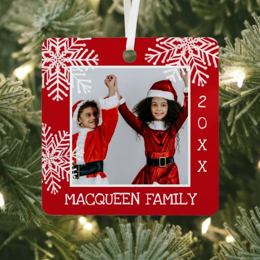 エレガントシンプル赤ホワイトスノーフレーク写真クリスマス メタルオーナメント (インサイチュ)