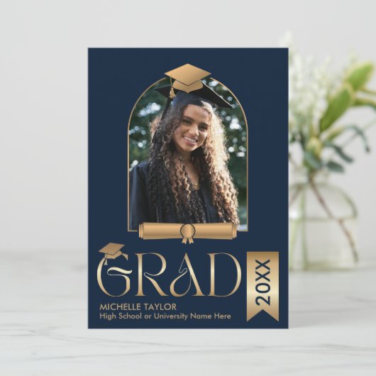 エレガントスタイリッシュモダン写真金ゴールド卒業帽子 招待状 (スタンド正面)