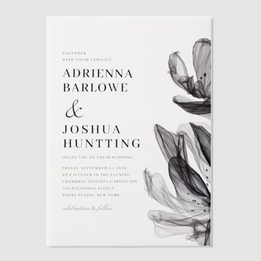 エレガントスモーキーな花サイド文字ブラック結婚ズ ベラム紙招待状 (正面)