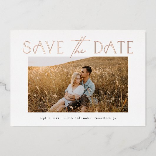 エレガントタイポグラフィ写真ウェディング日付の保存 箔招待状 (正面)