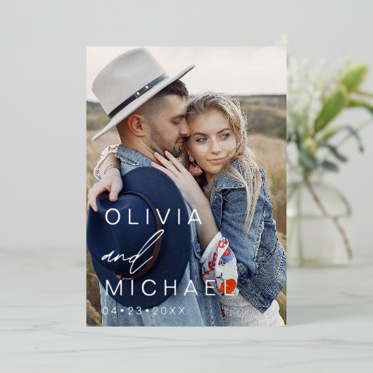 エレガントタイポグラフィ日付を保存フォトシルバー 箔招待状 (立ち正面)