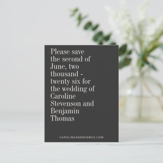 エレガントタイポグラフィ黒モダン日付の保存 ポストカード (スタンド正面)