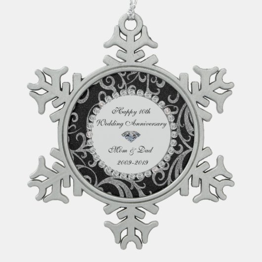 エレガントダイヤモンド10周年結婚を祝う スノーフレークピューターオーナメント (正面)