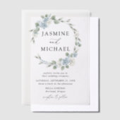 エレガントダスティブルーフローラ結婚リース ベラム紙招待状 (オフセット)