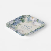 エレガントダスティブルーホワイトフローラ60誕生日 ペーパープレート (傾斜あり)