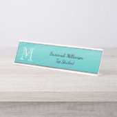 エレガントティール（緑がかった色）フェイク金属学生モノグラム デスクネームプレート (正面)