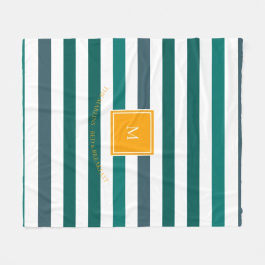 エレガントティール（緑がかった色）ブルースストライプのホワイトモノグラムB&B フリースブランケット (正面(横))