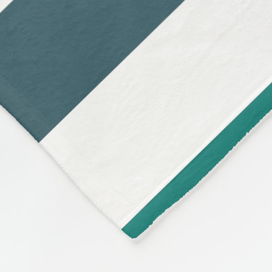 エレガントティール（緑がかった色）ブルースストライプのホワイトモノグラムB&B フリースブランケット (角)