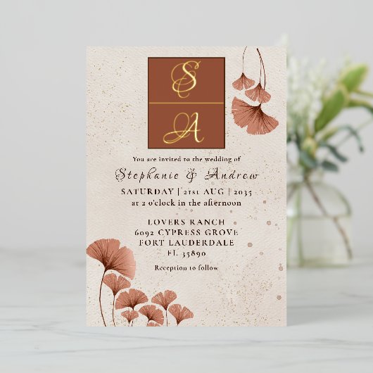 エレガントテラコッタと実在金ゴールドモノグラム結婚ズ 箔招待状 (立ち正面)