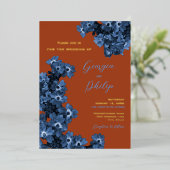 エレガントテラコッタ&ダスティブルーフラワー結婚ズ 箔招待状 (立ち正面)