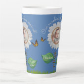 エレガントデイジーブルーフローラかわいいベビー写真&名前 カフェラテマグ (正面)