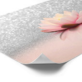 エレガントトレンディーガーリー、ロータスシルバーグリッター《写真》ぼけ味 ポスター (角)