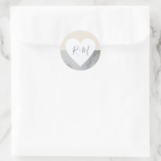 エレガントハートを新郎新婦と一緒にイニシャル ラウンドシール (バッグ)