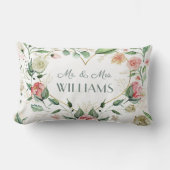 エレガントピンクのフローラ結婚ハートと記念日 ランバークッション (正面)