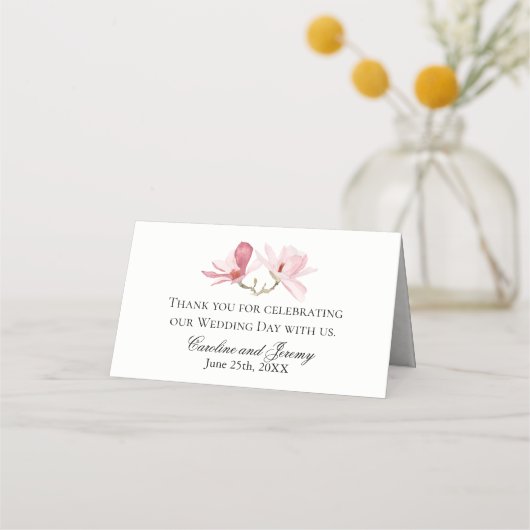 エレガントピンクマグノリアスフローラ結婚のテーブル プレイスカード (裏面)