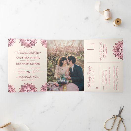 エレガントピンクマ伝統的ダラ結婚インディアン 三つ折り招待状 (内部)