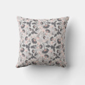 エレガントフェミニン薄色の灰色の花 クッション (裏面)