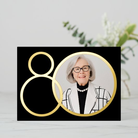 エレガントフォトブラック金ゴールドミニマル80誕生日 箔招待状 (立ち正面)