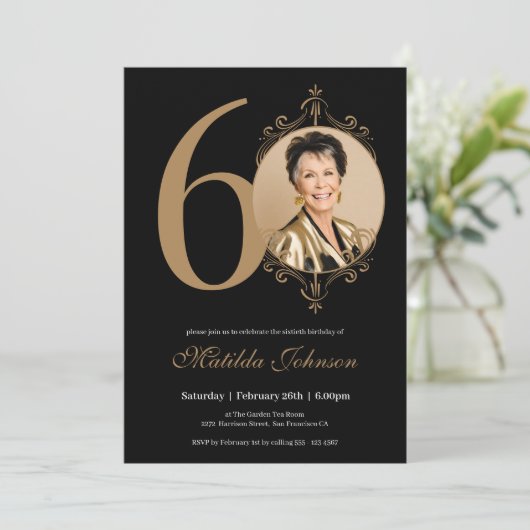 エレガントフォトブラック金ゴールド60誕生日 招待状 (スタンド正面)