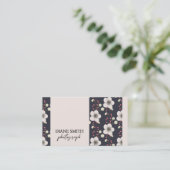 エレガントフローラ写真パーソナライズされたタイポグラフィ 名刺 (スタンド正面)