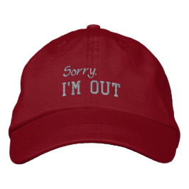 エレガントブロックスクリプトの文字で「Sorry, I'm out 」 刺繍入りキャップ
