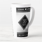 エレガントプラチ結婚ナ70周年 カフェラテマグ (右アングル)