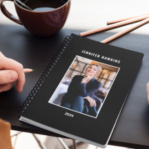 エレガントプロフェッショナルビジネス女性写真2024