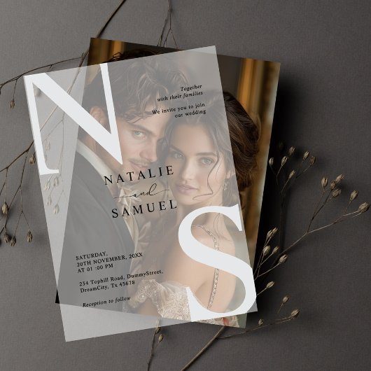 エレガントミニマはっきりしたモダンイニシャル結婚ズ ベラム紙招待状