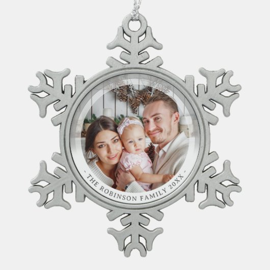 エレガントミニマユニークリストの写真スタイリッシュ スノーフレークピューターオーナメント (正面)