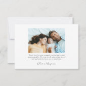 エレガントミニマルモダンリストスクリプトベビー写真誕生 サンキューカード (裏面)