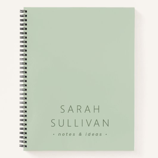 エレガントミニマル名前をカスタムする文字淡いセージ ノートブック (正面)