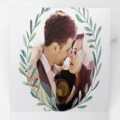 エレガントモダンシンプルフローラリース結婚ズ 三つ折り招待状 (内部最初)