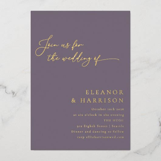 エレガントモダンミニマルPurple Scriptの結婚金ゴールド 箔招待状 (正面)