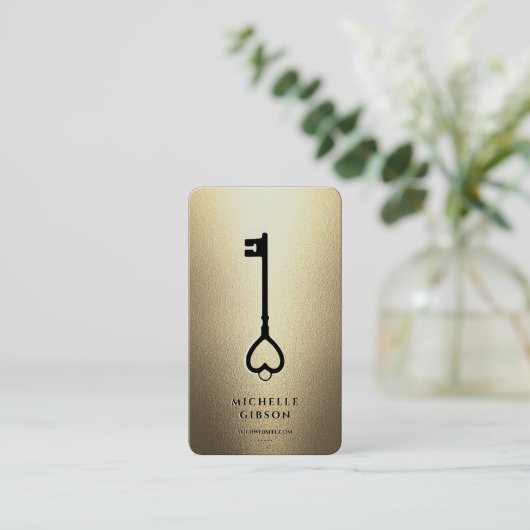 エレガントモダン不動産仲介業者鍵モノグラムフェイク金ゴールド 名刺 (スタンド正面)