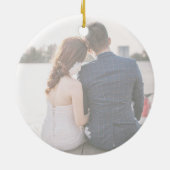 エレガントモダン初めてのクリスマス結婚した写真 セラミックオーナメント (裏面)