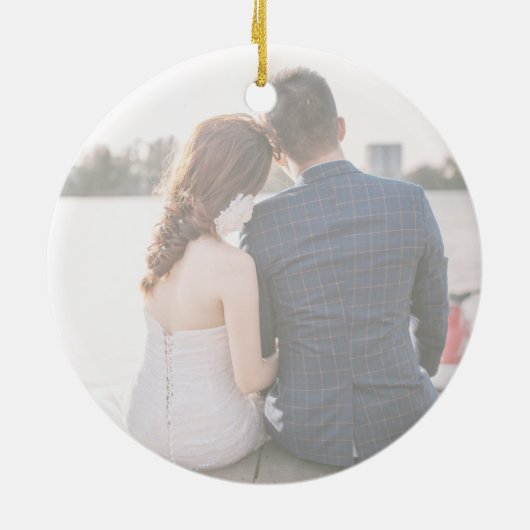 エレガントモダン初めてのクリスマス結婚した写真 セラミックオーナメント (裏面)