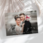 エレガントモダン結婚感謝してい君 サンキューカード<br><div class="desc">素晴らモダンしい写真と白いスクリプエレガントトの写真カード。個人的な感謝していメッセージを追加して、自分の写真をアップ結婚ロードできる。</div>