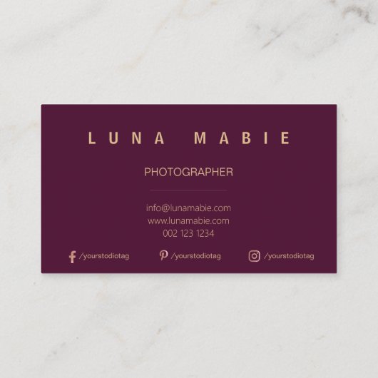 エレガントモダン金ゴールドとブルゴーニュのワインカラー コーリングカード (裏面)