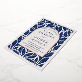 エレガントモダン金ゴールドネイビーブルーフローラ結婚ズ 箔招待状 (回転した状態)