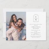 エレガントモダンArch Monogramフォトカップルのシャワー 招待状 (正面)