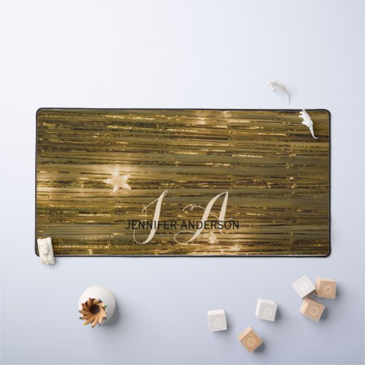 エレガントモノグラムのイニシャル デスクマット (キッズテーブル)