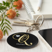 エレガントモノグラムのパーソナライズされた金ゴールドQ キーホルダー (側面)