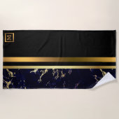 エレガントモノグラムのモダン大理石ブラック金ゴールド ビーチタオル (正面)