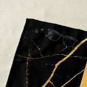 エレガントモノグラムのモダン大理石ブラック金ゴールド ビーチタオル (インサイチュ)