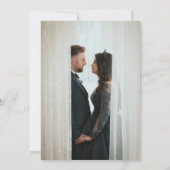 エレガントモノグラムイニシャルミニマル写真結婚の 招待状 (裏面)