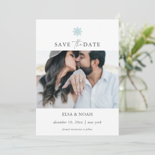 エレガントライトブルーのスノーフレーク結婚写真 セーブザデート (スタンド正面)