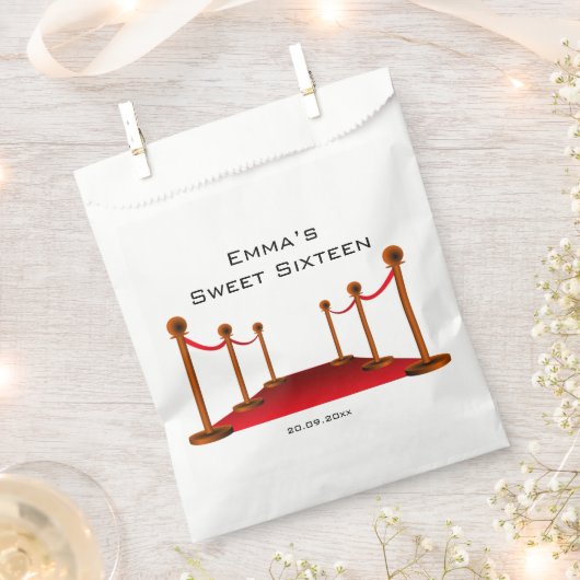 エレガントレッドカーペットスウィート16thバースデーパーティー フェイバーバッグ (クリップ留めされた状態)