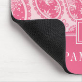 エレガントレトロピンクペイズリー模様モノグラム マウスパッド (コーナー)