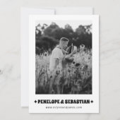 エレガントレトロブラック&ホワイトGroovyトレンディー結婚ズ 招待状 (裏面)