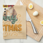 エレガントヴィンテージアートワークSanta dog Christmas キッチンタオル<br><div class="desc">サンタハット、サンタベルトとクールヴィンテージ文字効果、赤、マスタードと緑とクリスマス犬の愛らしいイラストレーション。</div>